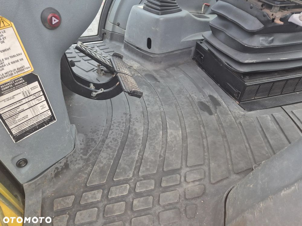 New Holland LB115B/ Maszyna sprowadzona/ - 25