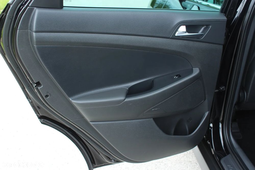 Hyundai Tucson blue 1.6 CRDi 2WD DCT Premium - 32
