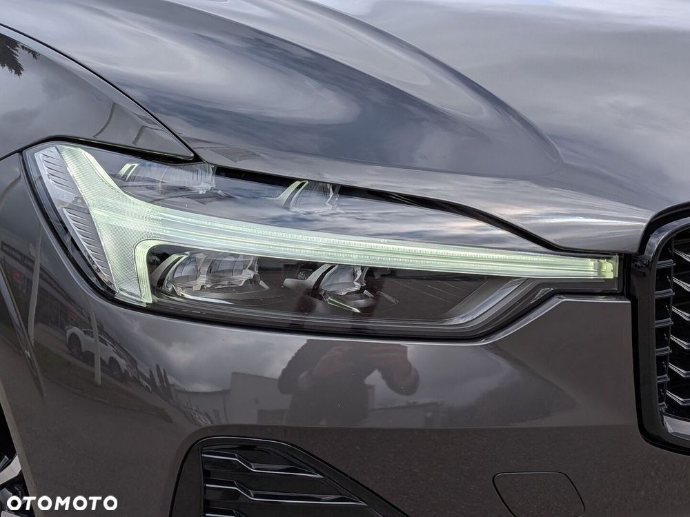 Volvo XC 60 B4 D AWD Ultimate Dark - 17