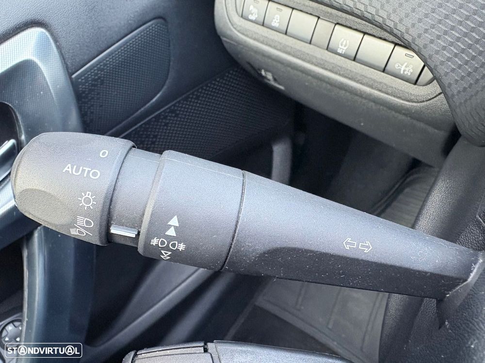 Peugeot 2008 1.2 PureTech Allure - 36