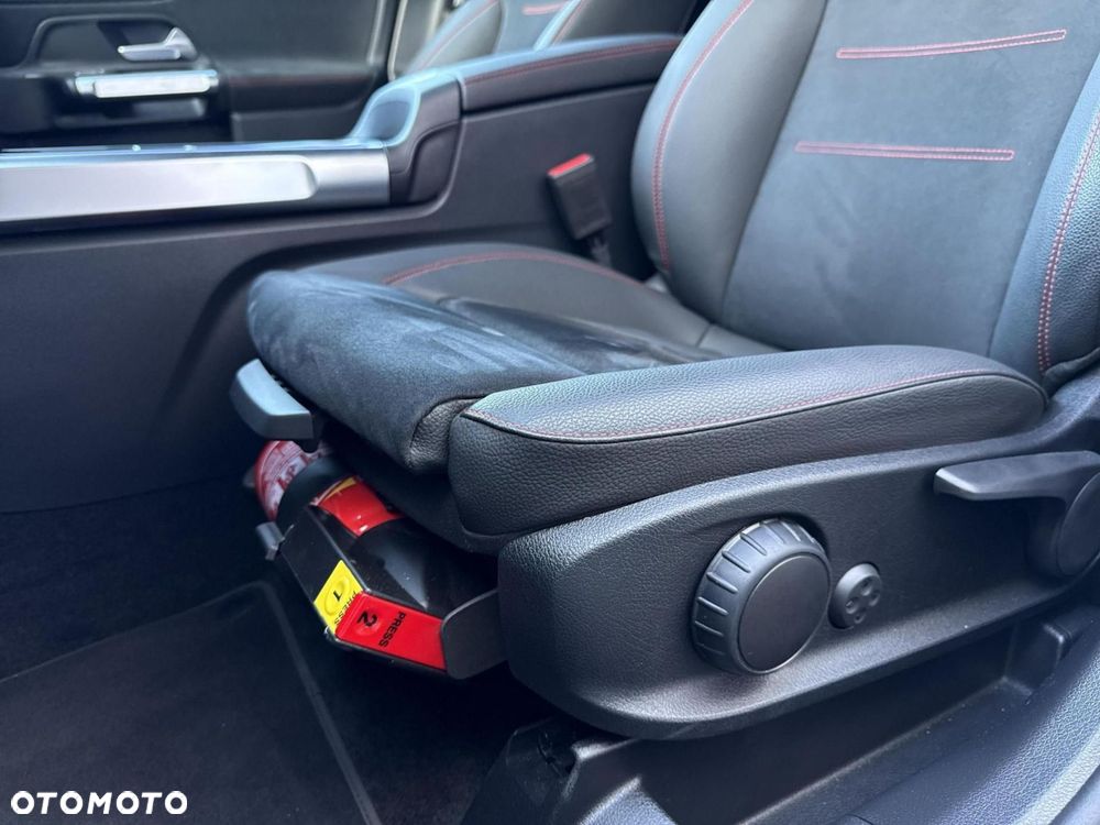 Mercedes-Benz GLB 200 d AMG Line 8G-DCT - 12