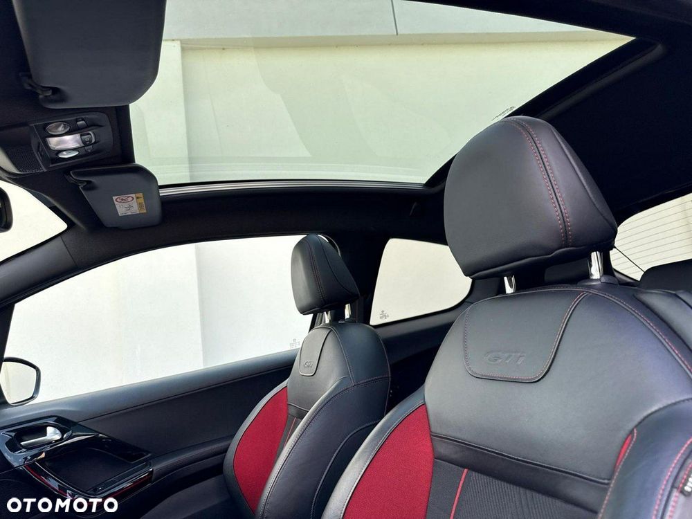 Peugeot 208 - 15