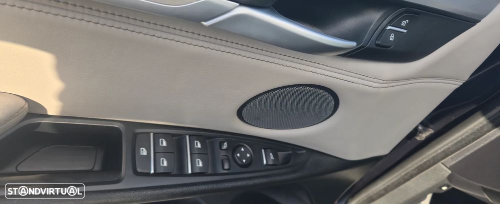 BMW X5 40e xDrive Pack M - 38