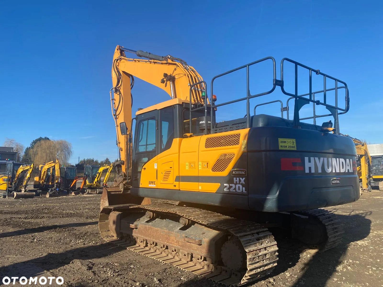 Hyundai HX220L - 3