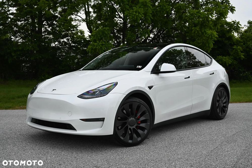 Tesla Model Y Long Range AWD - 1