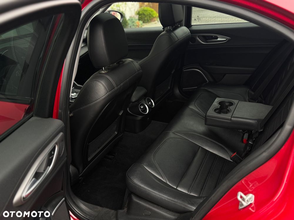 Alfa Romeo Giulia 2.0 Turbo 16V AT8 Veloce Ti - 16