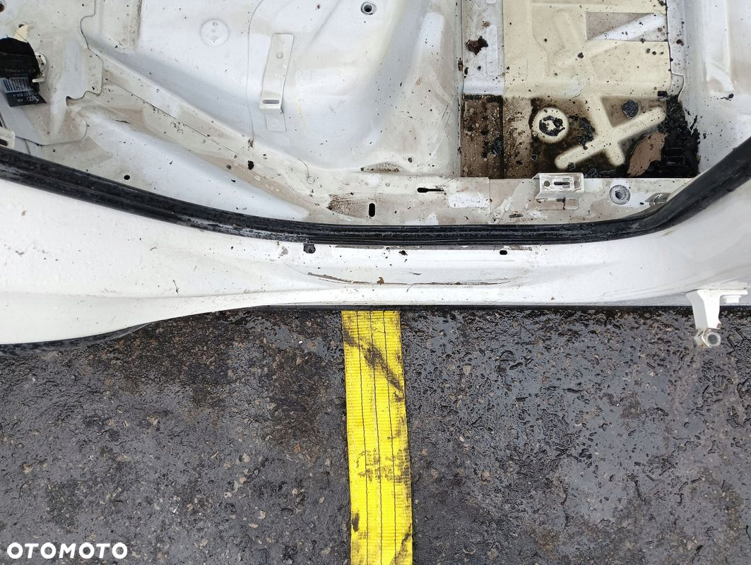 PRÓG PRAWY SŁUPEK ŚRODKOWY AUDI Q5 8R LIFT (2012-2016) KOD LAKIERU LY9C - 5