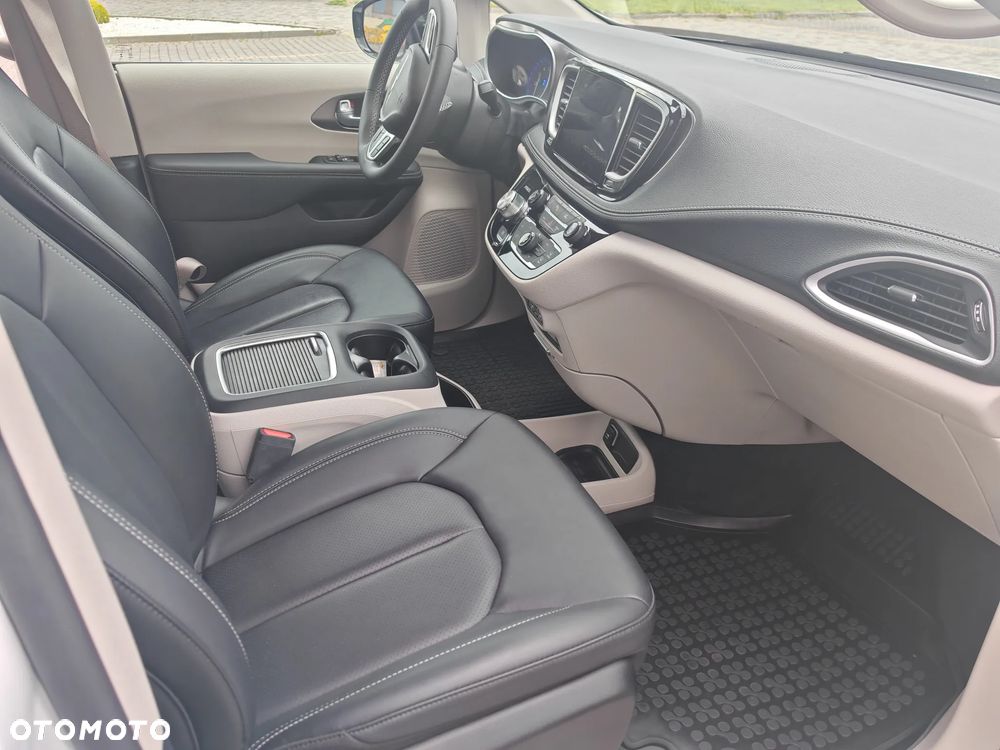 Chrysler Pacifica - 25