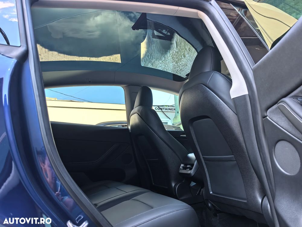 Tesla Model Y Long Range Dual Motor AWD - 13
