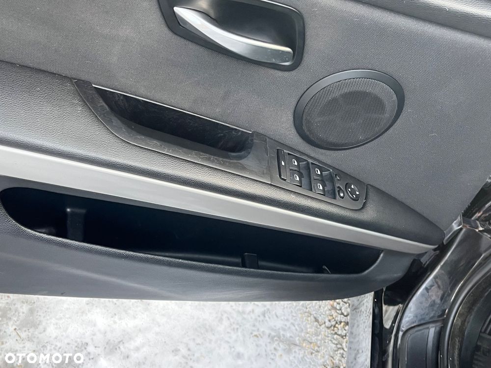 BMW Seria 3 320d - 23