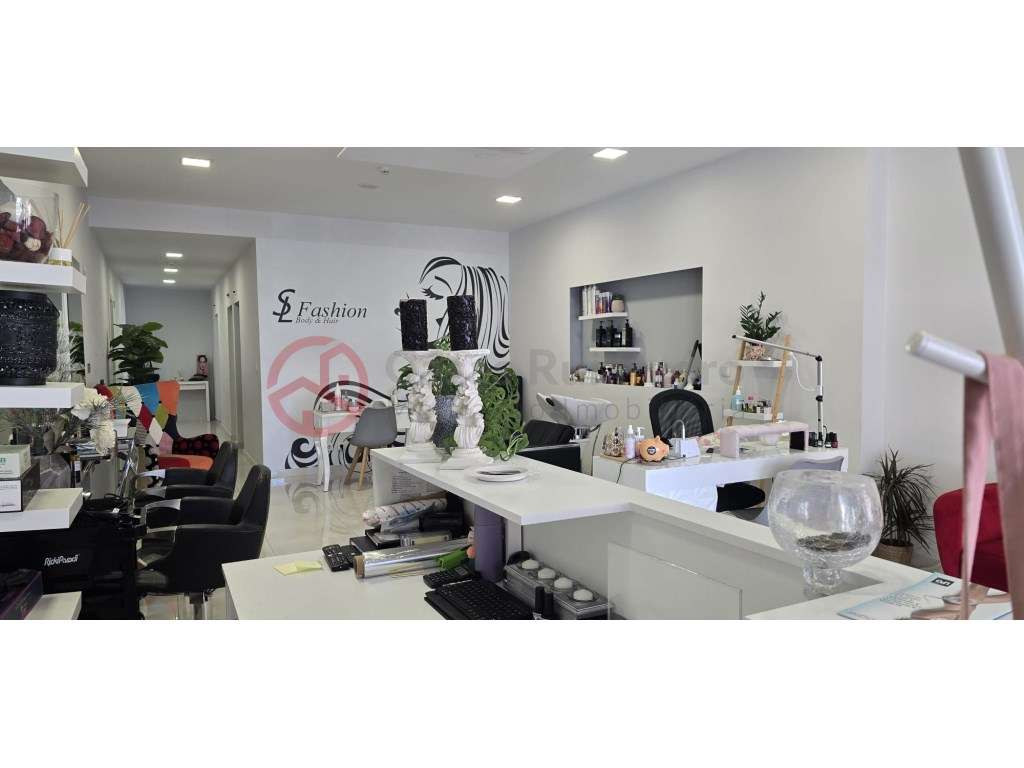Loja Comercial com Excelente Localização em Santa Marta do Pinhal, ... - Grande imagem: 3/13