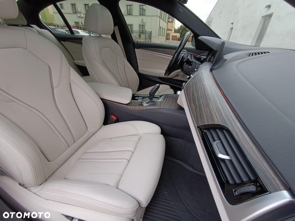 BMW 5 Series 2017 photo 2