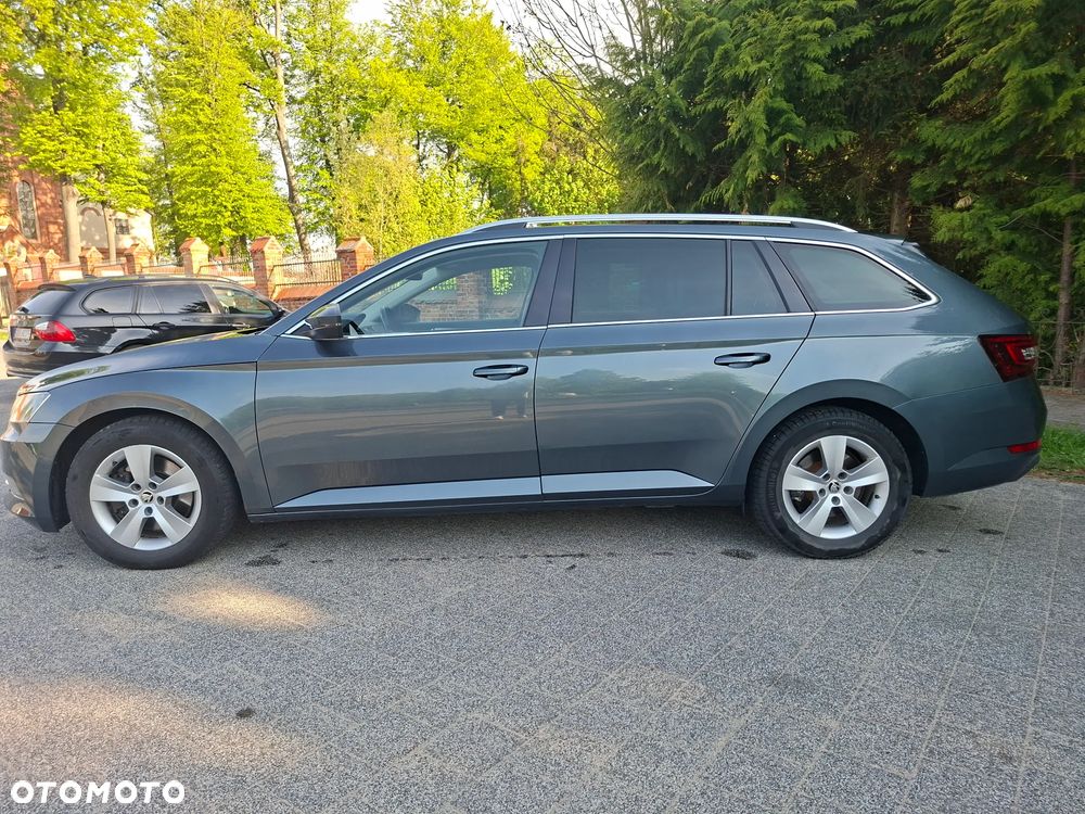 Skoda Superb 2.0 TDI SCR Style DSG - 4