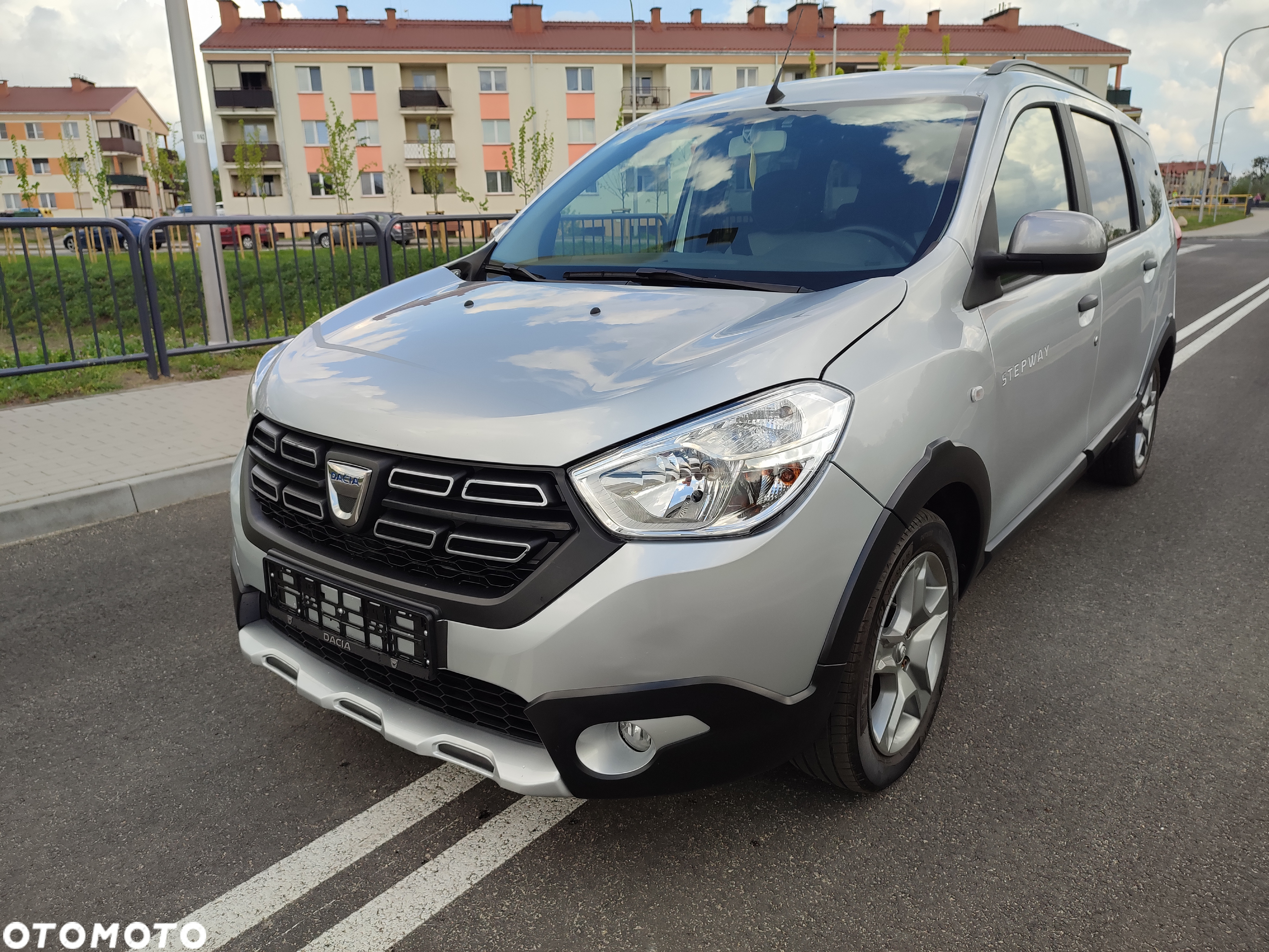Dacia Lodgy TCe 130 GPF (7-Sitzer) Stepway - 9