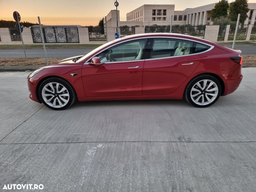 Tesla Model 3 - 4