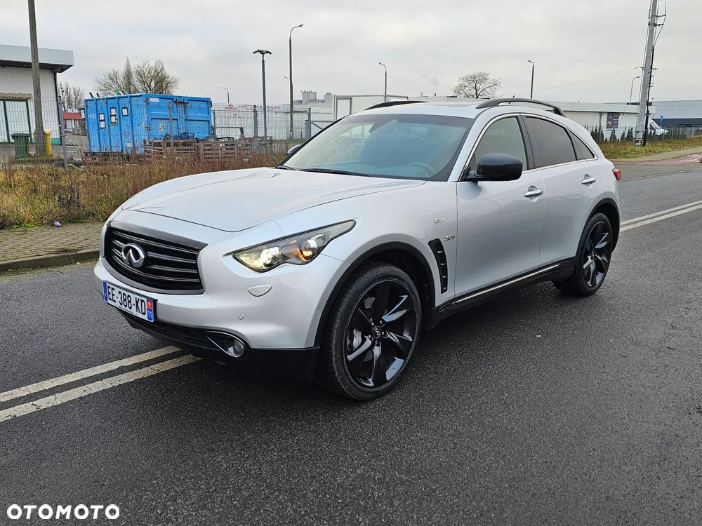 Infiniti Q70 - 10