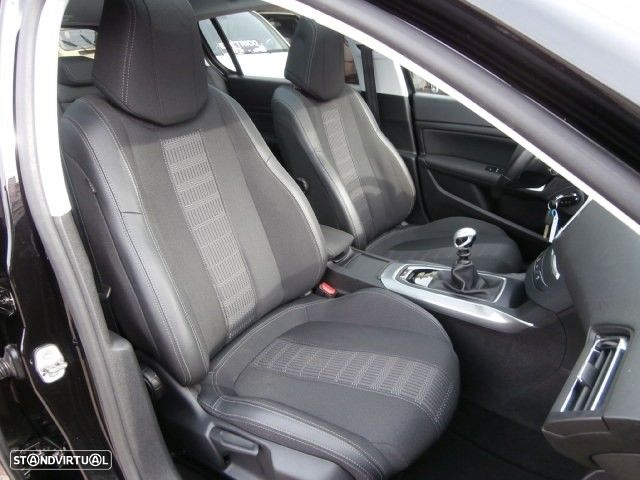 Peugeot 308 BlueHDi 130 Black Edition - 32