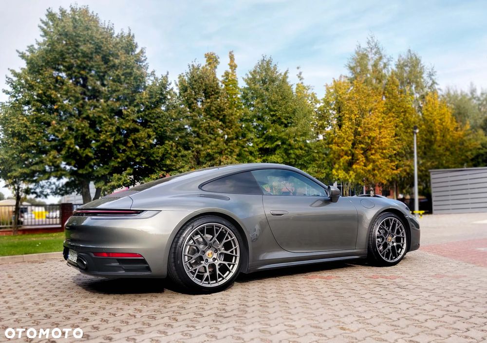 Porsche 911 Carrera - 4