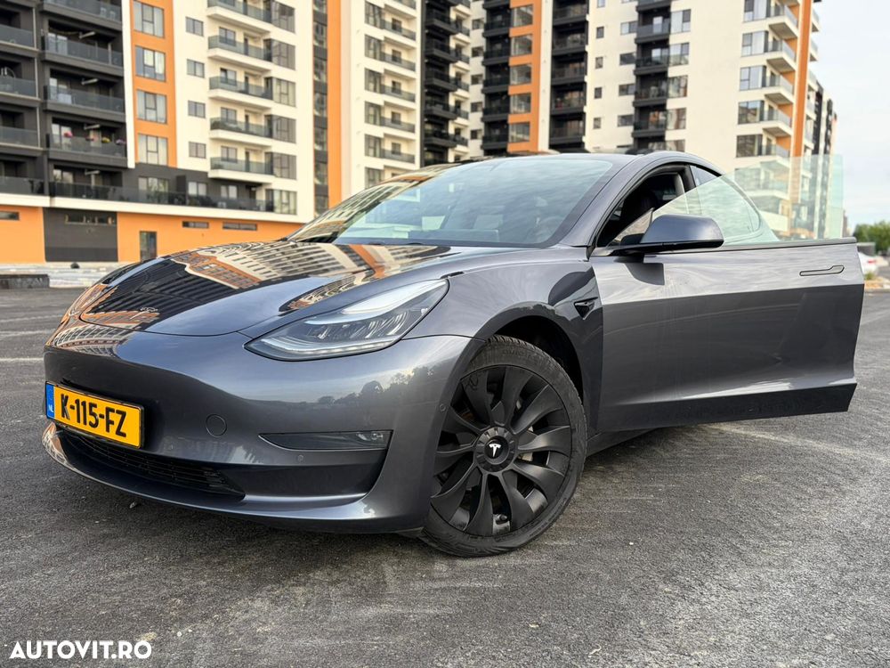 Tesla Model 3 - 4