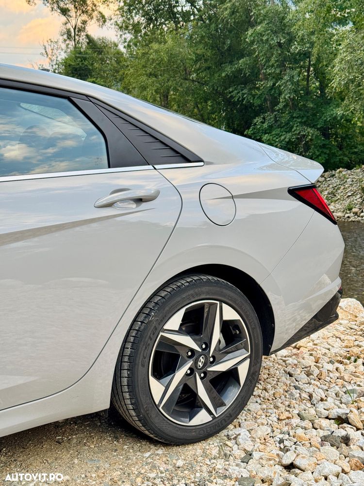 Hyundai Elantra - 9