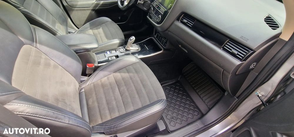 Mitsubishi Outlander 2.4 4WD Plug-In Hybrid Diamant - 15