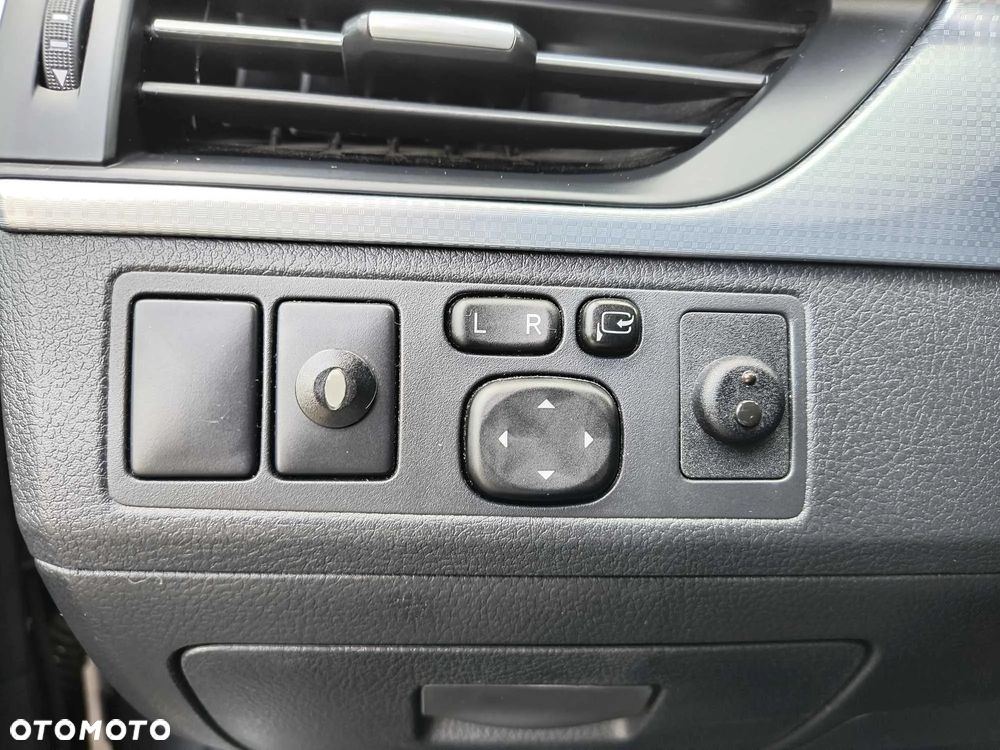 Toyota Avensis 1.8 Premium - 25