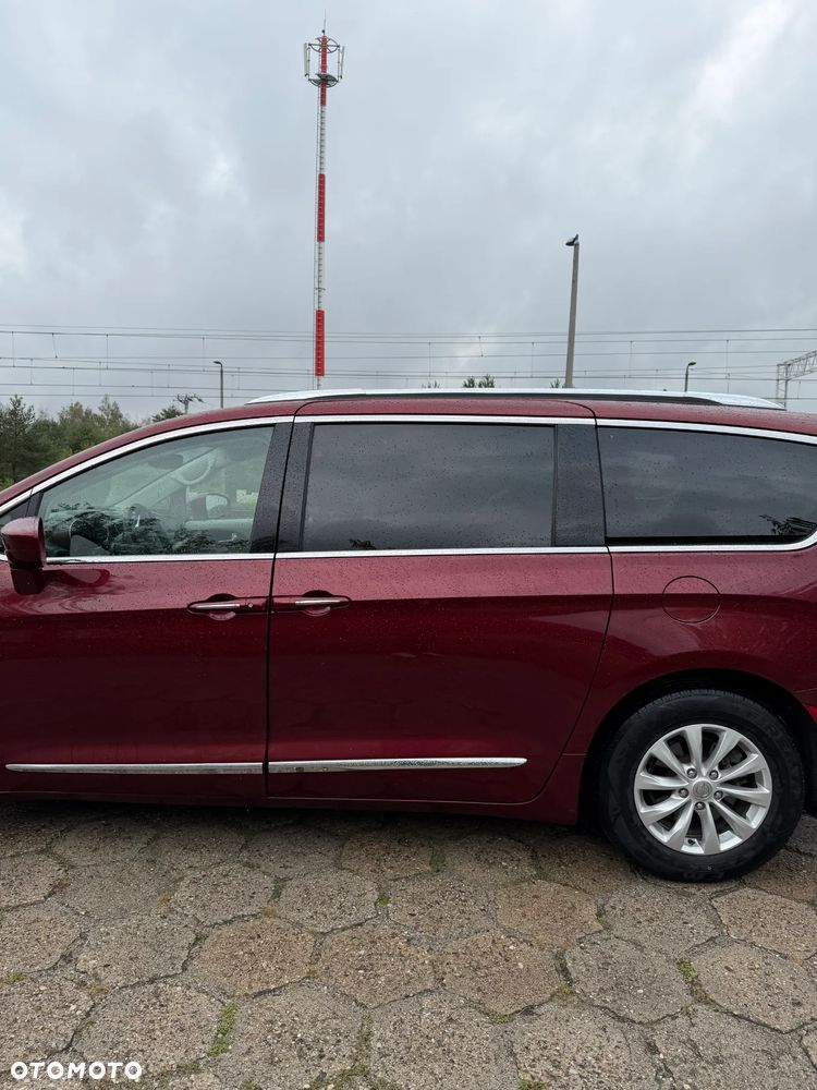 Chrysler Pacifica - 15