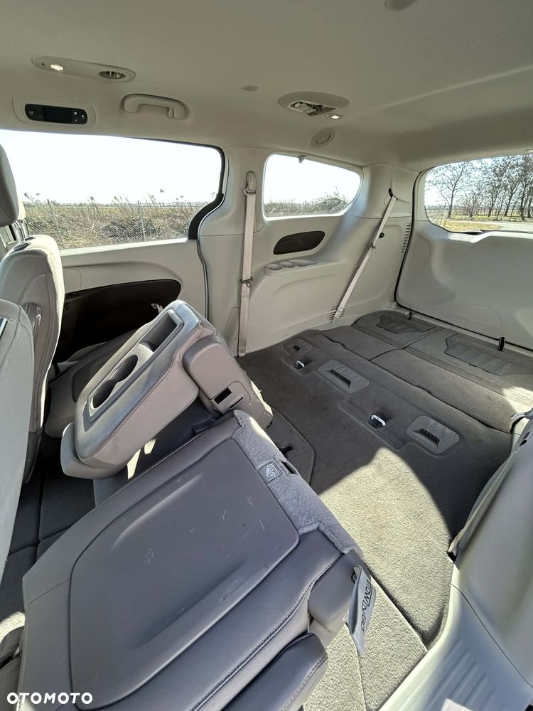 Chrysler Pacifica - 14