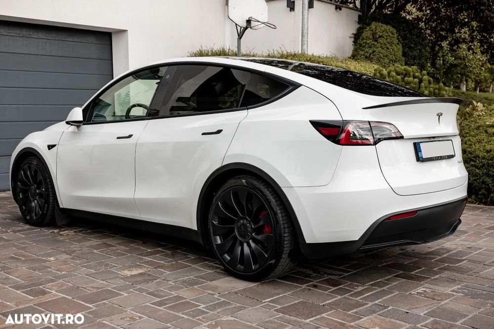 Tesla Model Y Performance Dual Motor AWD - 4