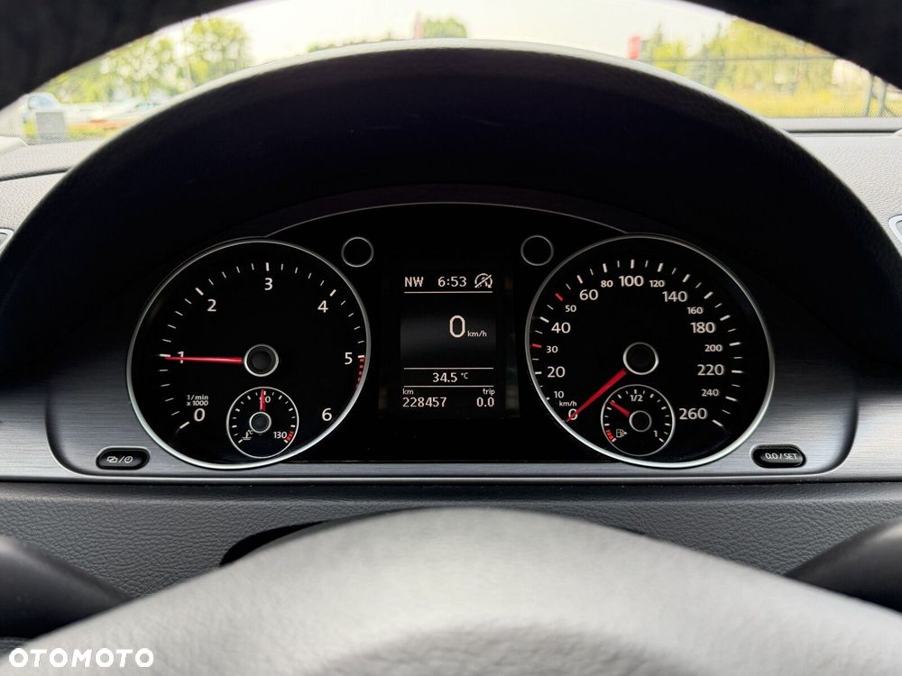 Volkswagen Passat - 31