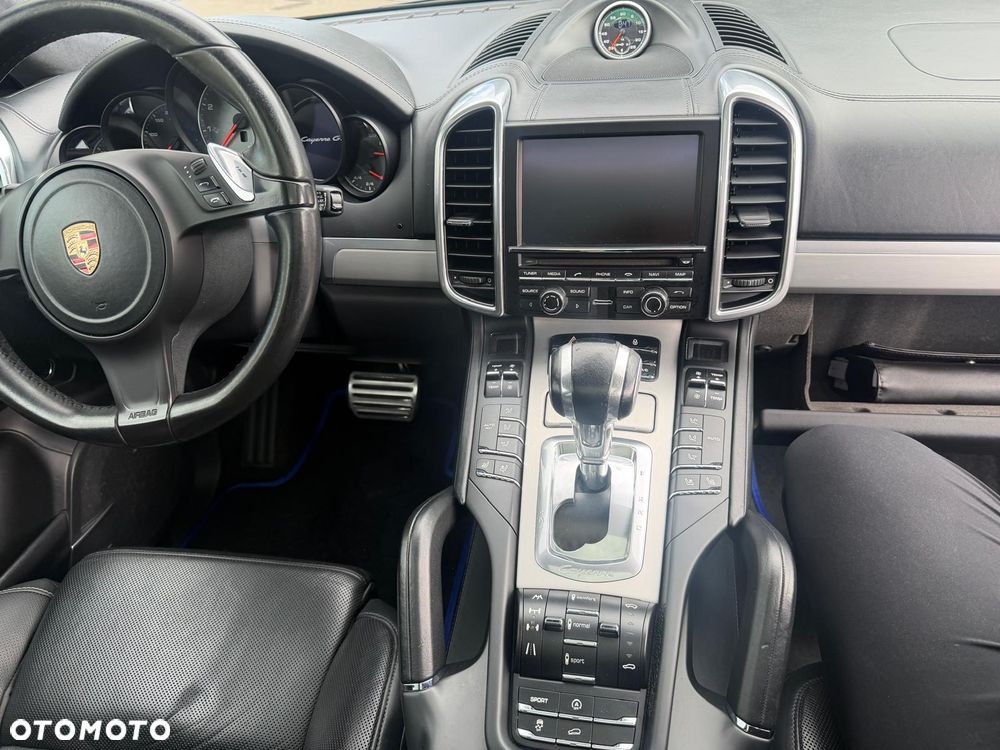 Porsche Cayenne - 25