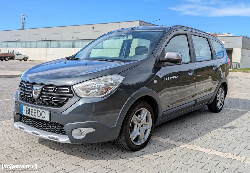 Dacia Lodgy 1.5 Blue dCi Stepway 7L - 1
