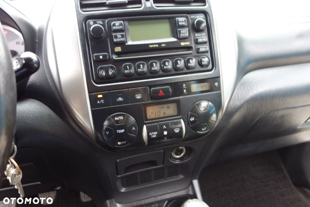 Toyota RAV4 2.0 VVT-i 4x4 - 27