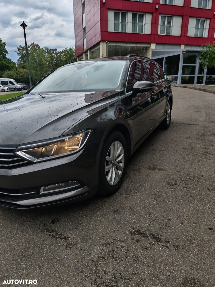 Volkswagen Passat - 1