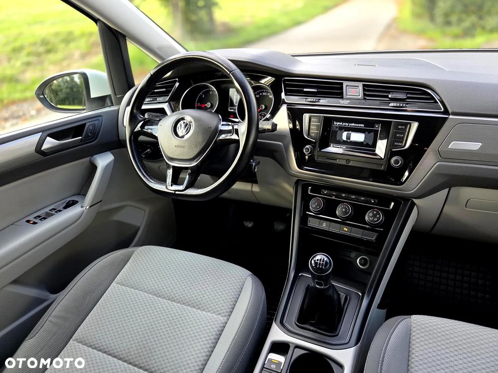 Volkswagen Touran 2.0 TDI BMT Comfortline - 27