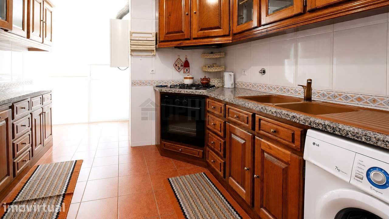 Apartamento T1 com Garagem Fechada, Junto ao Hospital - Grande imagem: 2/10