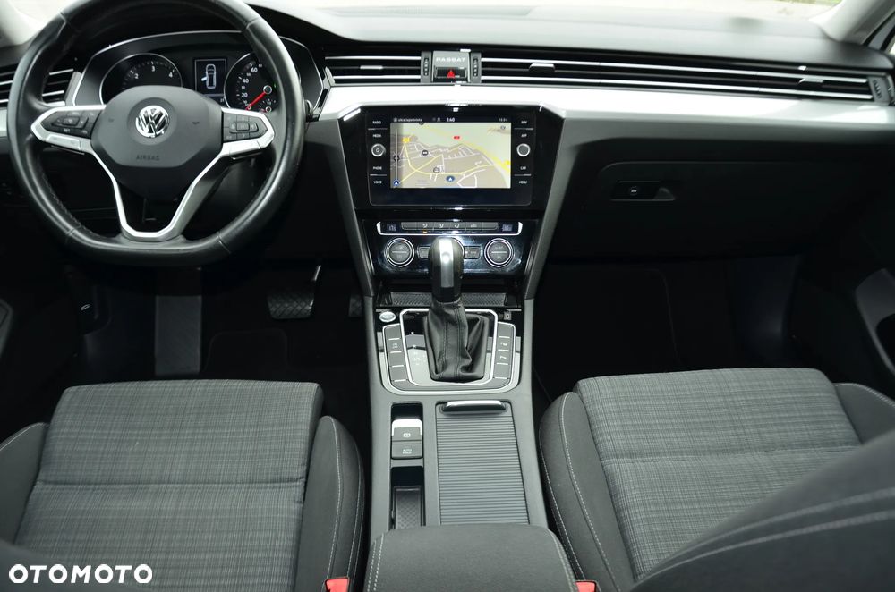 Volkswagen Passat - 20