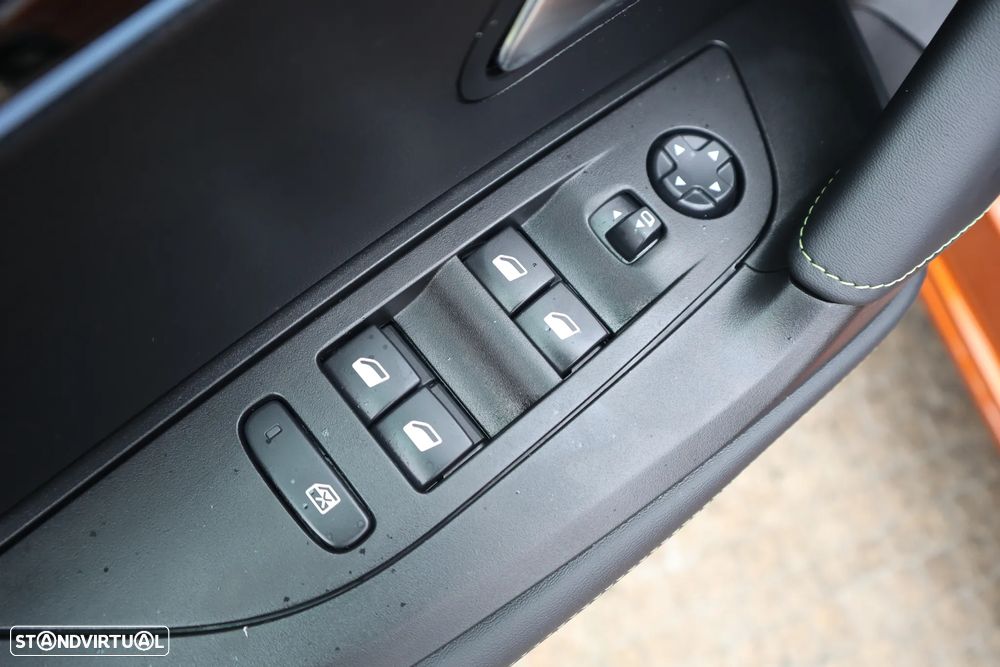 Peugeot e-2008 50 kWh GT - 14