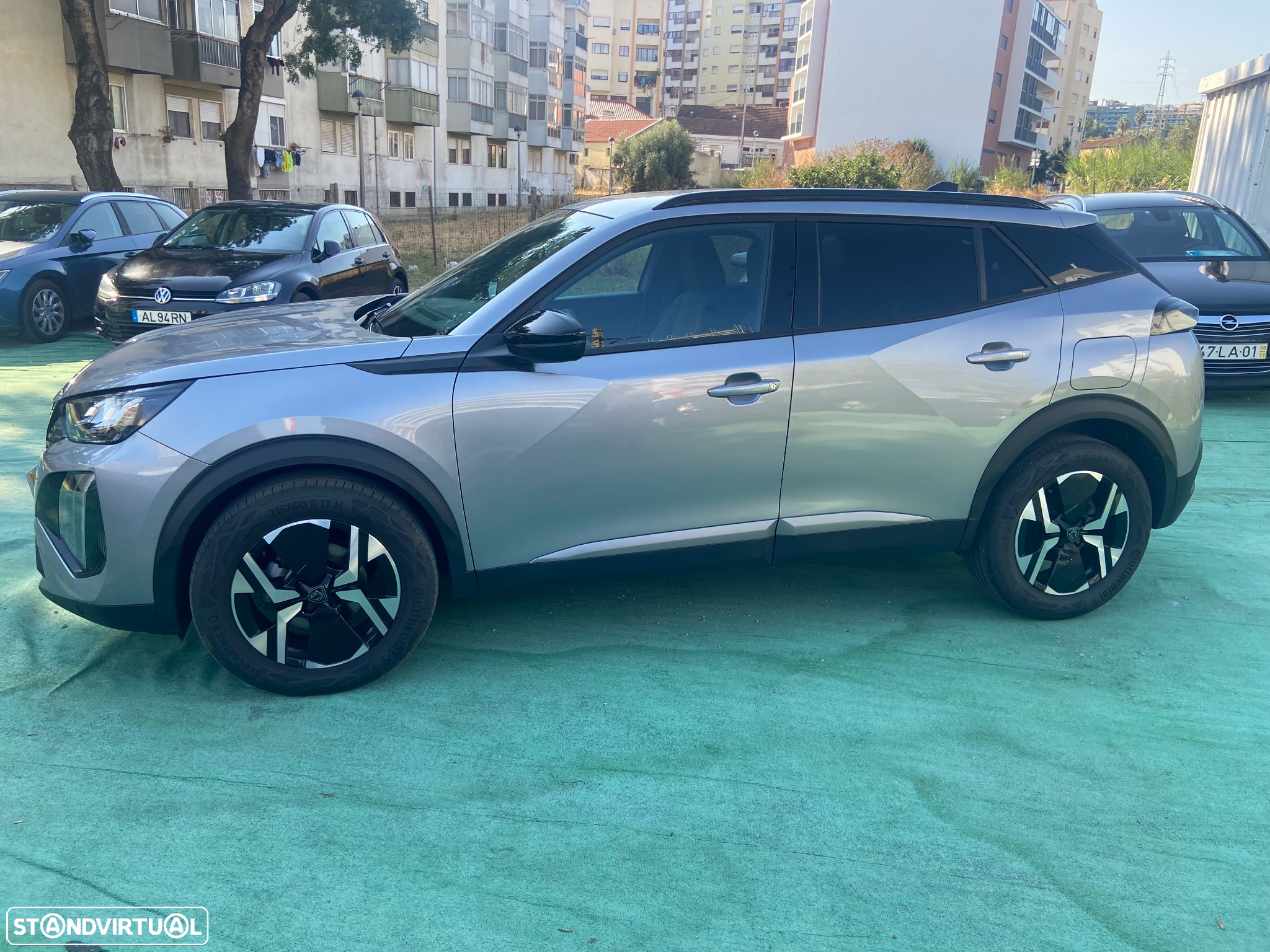 Peugeot 2008 1.2 PureTech Allure EAT8 - 4