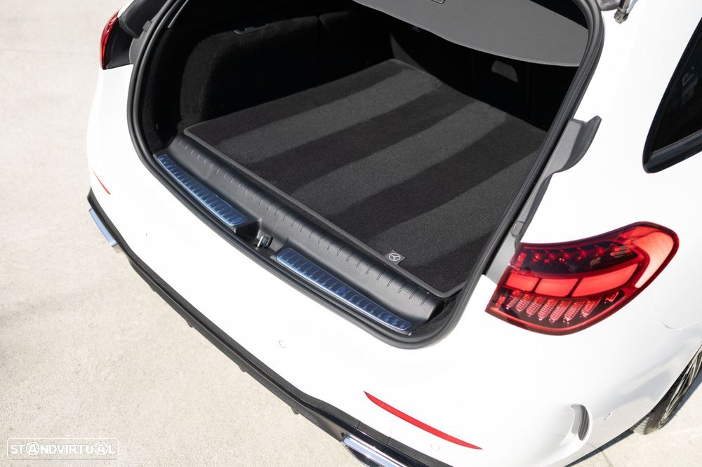 Mercedes-Benz C 300 e AMG Line - 42