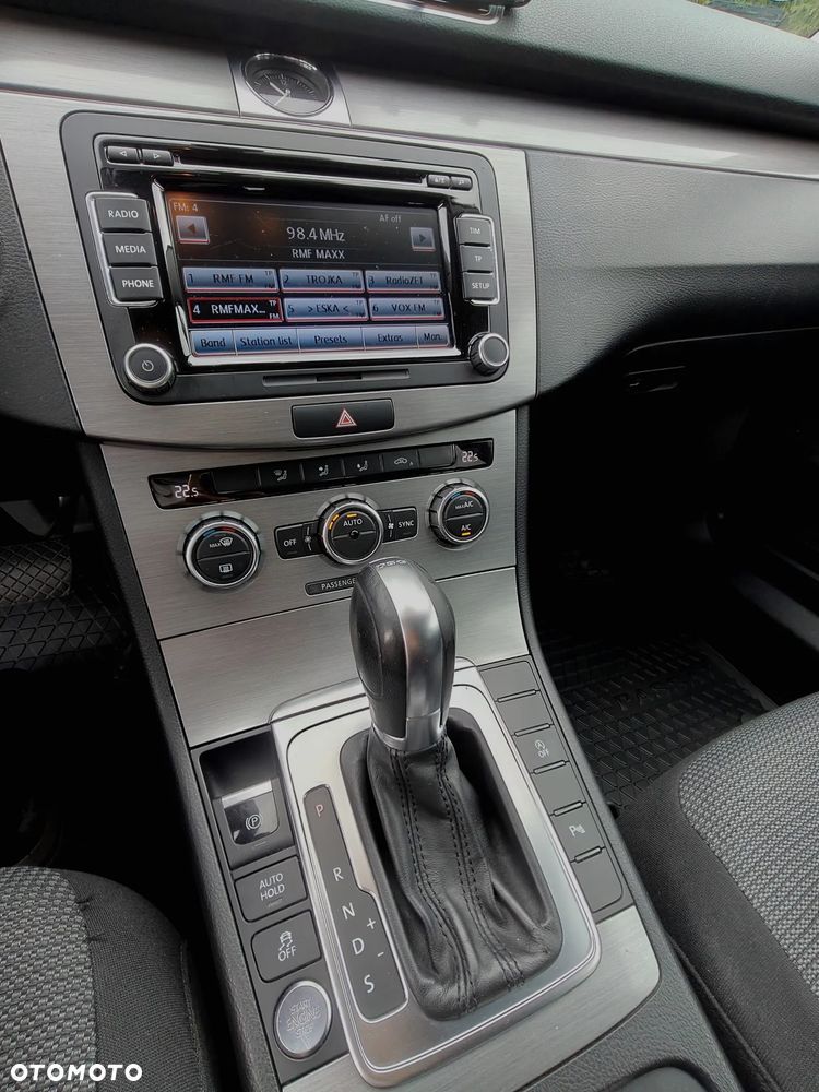 Volkswagen Passat - 12