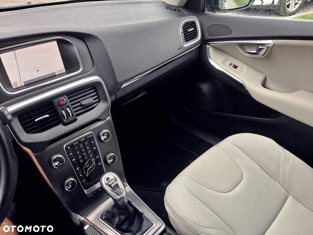 Volvo V40 D2 Momentum - 39