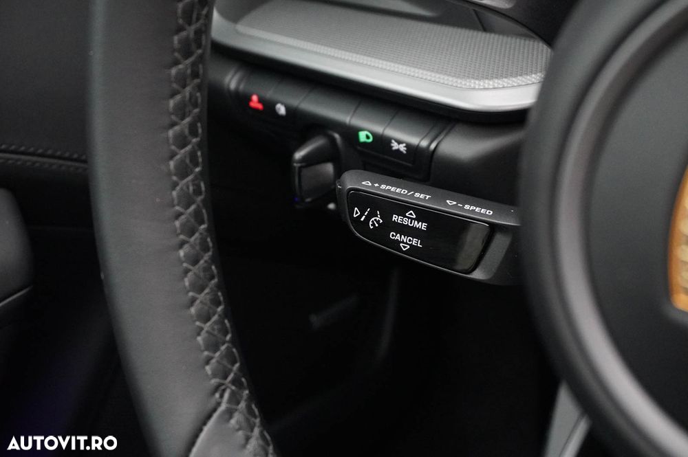 Porsche 911 Carrera 4 PDK - 26