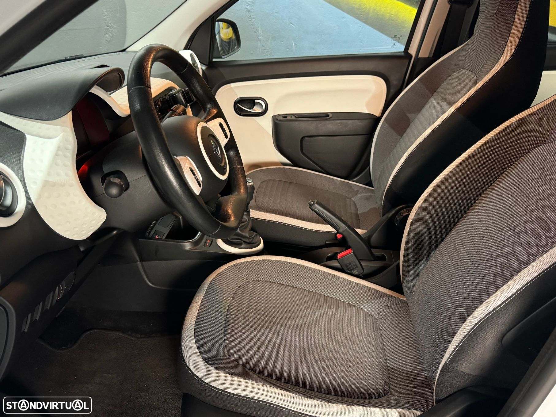 Renault Twingo SCe 75 INTENS - 11