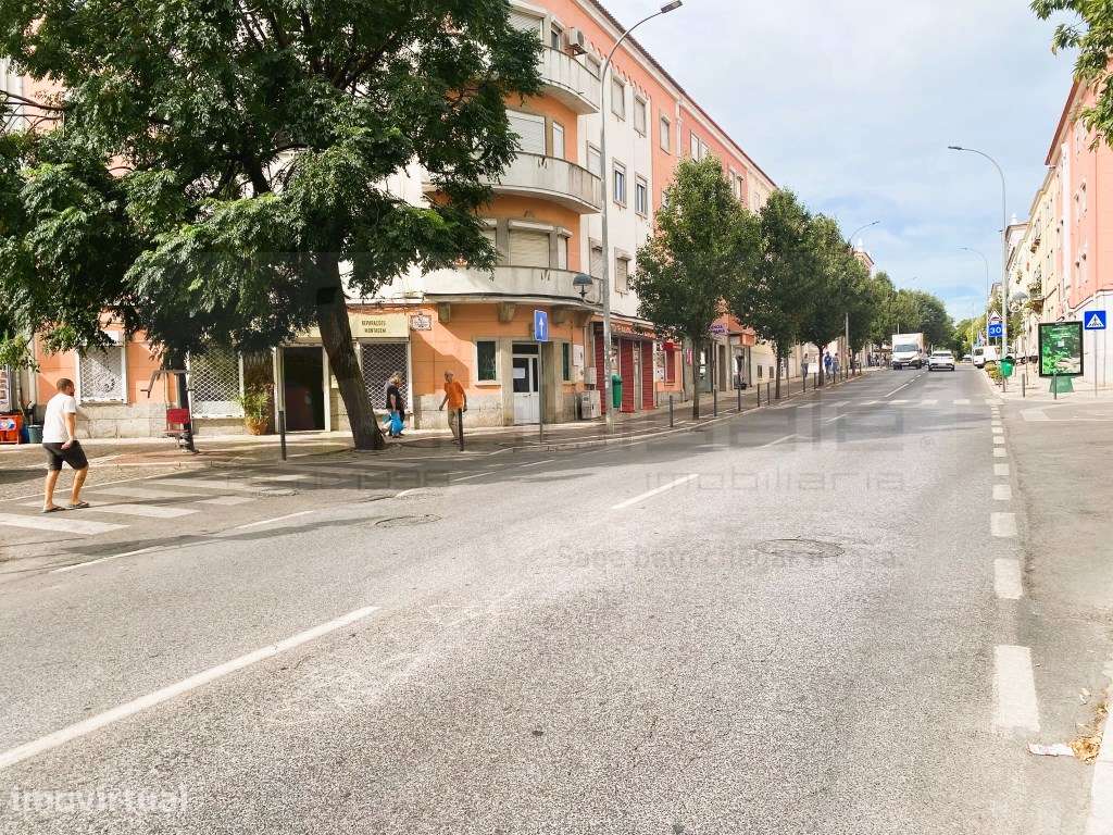 T2 com Varanda Totalmente Remodelado - Mina Amadora - Grande imagem: 3/21