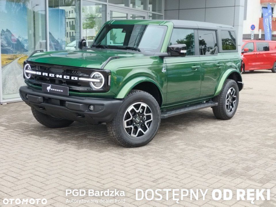 Ford Bronco - 1