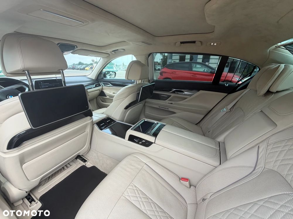BMW Seria 7 750Li xDrive - 14