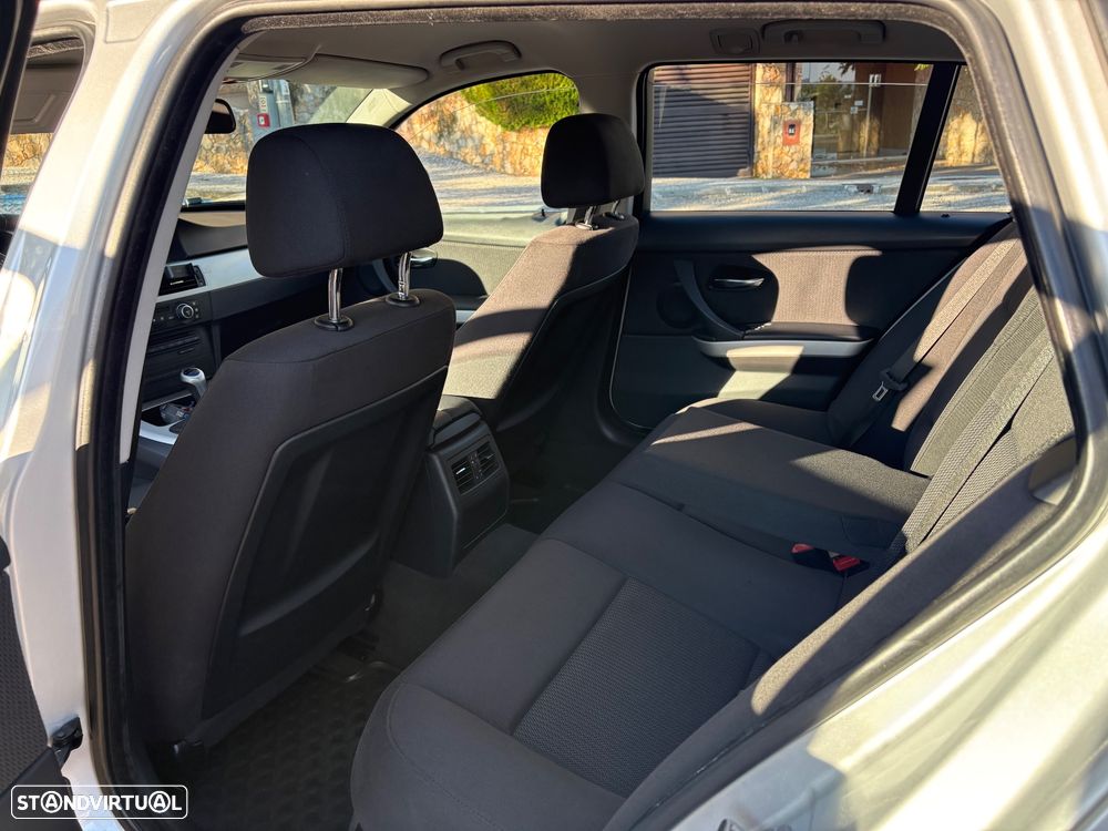 BMW 320 d Navigation Sport - 6