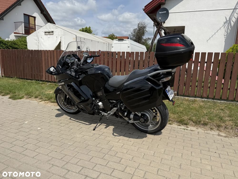 Kawasaki GTR - 4
