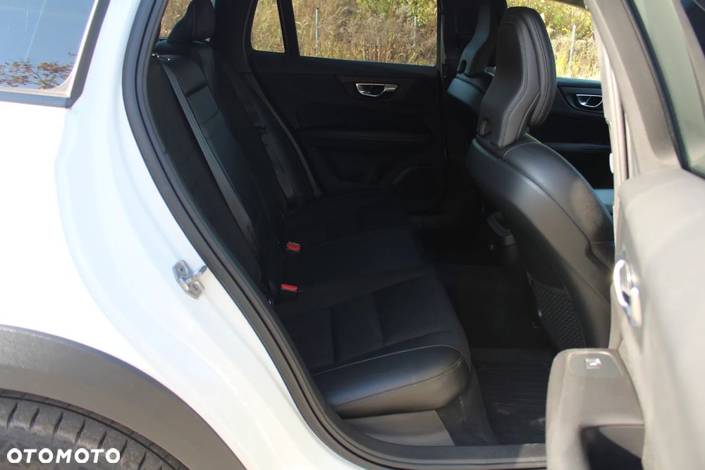 Volvo V60 Cross Country D4 AWD Geartronic Pro - 30